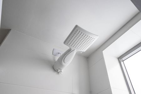 Banheiro de kitnet/studio para alugar com 1 quarto, 25m² em Cerqueira César, São Paulo