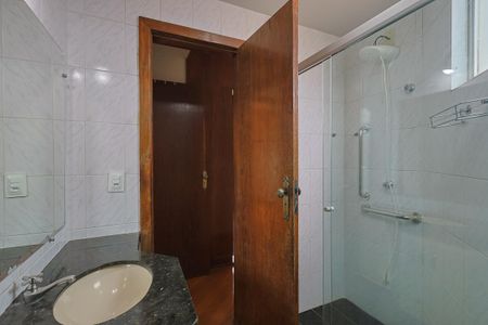 Apartamento à venda com 76m², 2 quartos e 2 vagasBanheiro da Suíte