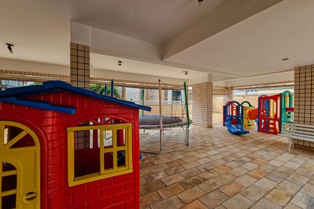 Apartamento à venda com 76m², 2 quartos e 2 vagasÁrea comum - Playground