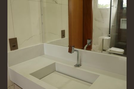 Casa para alugar com 530m², 5 quartos e 5 vagasbanheiro da suíte 1- torneira