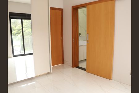 Casa para alugar com 530m², 5 quartos e 5 vagasSuíte 2