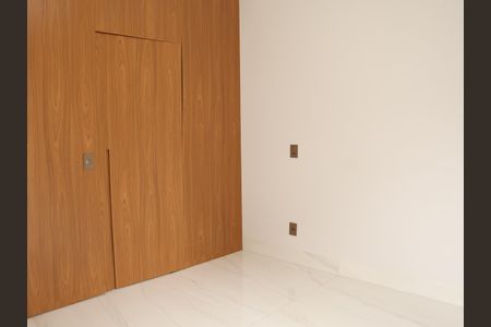 Casa para alugar com 530m², 5 quartos e 5 vagasSuíte 3