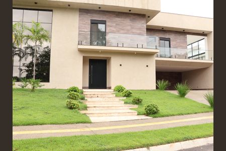 Casa para alugar com 530m², 5 quartos e 5 vagasEntrada