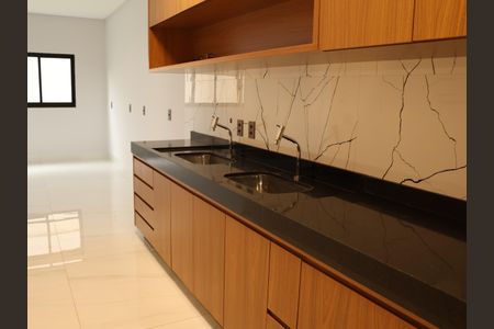 Casa para alugar com 530m², 5 quartos e 5 vagasCozinha - Armários