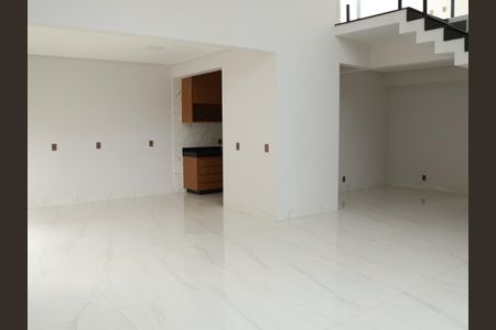 Casa para alugar com 530m², 5 quartos e 5 vagasSala