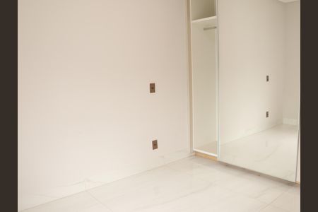 Suíte 2 de casa para alugar com 5 quartos, 530m² em Residencial Goiânia Golfe Clube, Goiânia