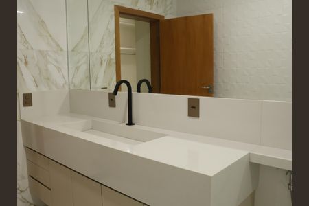 Casa para alugar com 530m², 5 quartos e 5 vagasBanheiro da Suíte 3