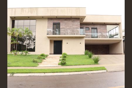Casa para alugar com 530m², 5 quartos e 5 vagasEntrada