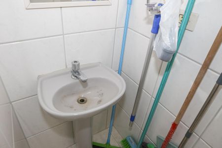 Apartamento à venda com 56m², 2 quartos e 1 vaga Apartamento à venda com 56m², 2 quartos e 1 vagaBanheiro de serviço
