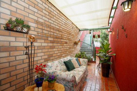 Casa à venda com 180m², 3 quartos e 2 vagas Casa à venda com 180m², 3 quartos e 2 vagasVaranda