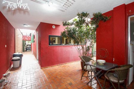 Casa à venda com 180m², 3 quartos e 2 vagas Casa à venda com 180m², 3 quartos e 2 vagasQuintal