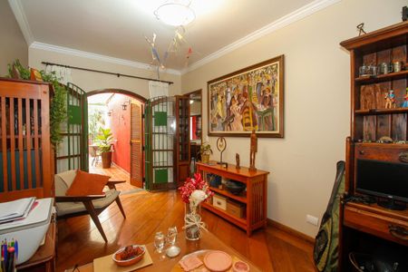 Casa à venda com 180m², 3 quartos e 2 vagas Casa à venda com 180m², 3 quartos e 2 vagasEscritório