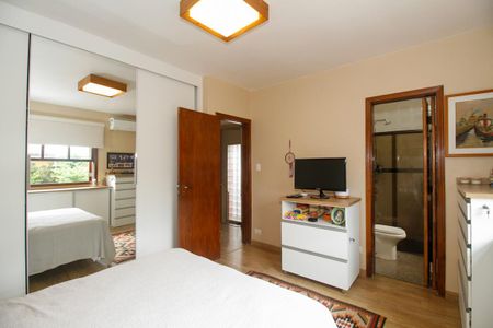 Casa à venda com 180m², 3 quartos e 2 vagas Casa à venda com 180m², 3 quartos e 2 vagasSuíte