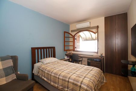 Casa à venda com 180m², 3 quartos e 2 vagas Casa à venda com 180m², 3 quartos e 2 vagasQuarto 2