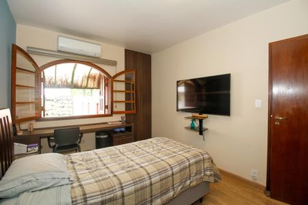 Casa à venda com 180m², 3 quartos e 2 vagas Casa à venda com 180m², 3 quartos e 2 vagasQuarto 2