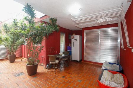 Casa à venda com 180m², 3 quartos e 2 vagas Casa à venda com 180m², 3 quartos e 2 vagasQuintal