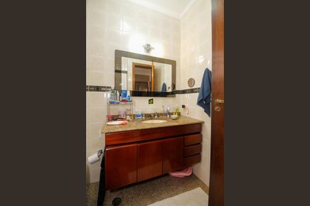 Casa à venda com 180m², 3 quartos e 2 vagas Casa à venda com 180m², 3 quartos e 2 vagasBanheiro Social