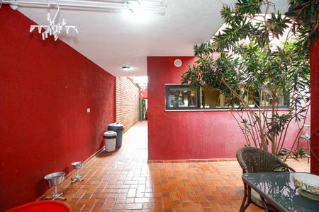 Casa à venda com 180m², 3 quartos e 2 vagas Casa à venda com 180m², 3 quartos e 2 vagasQuintal