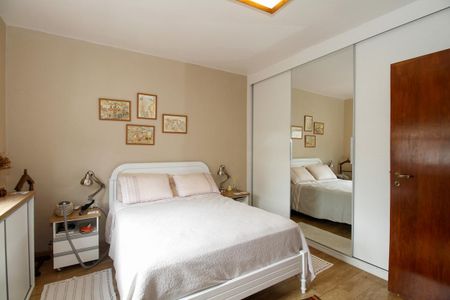 Casa à venda com 180m², 3 quartos e 2 vagas Casa à venda com 180m², 3 quartos e 2 vagasSuíte