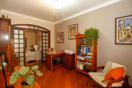 Casa à venda com 180m², 3 quartos e 2 vagas Casa à venda com 180m², 3 quartos e 2 vagasEscritório