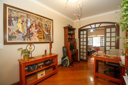 Casa à venda com 180m², 3 quartos e 2 vagas Casa à venda com 180m², 3 quartos e 2 vagasEscritório