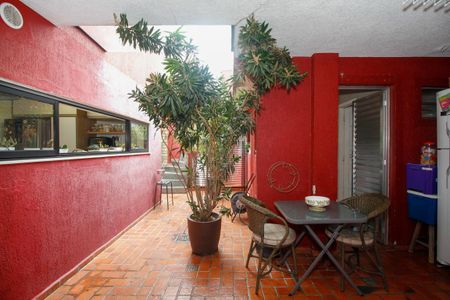 Casa à venda com 180m², 3 quartos e 2 vagas Casa à venda com 180m², 3 quartos e 2 vagasQuintal