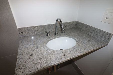Banheiro  de apartamento à venda com 1 quarto, 35m² em Passo D’areia, Porto Alegre