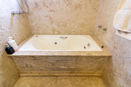 Apartamento à venda com 171m², 3 quartos e 3 vagasBanheiro da Suíte