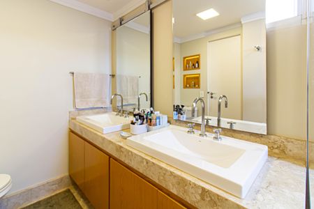 Apartamento à venda com 171m², 3 quartos e 3 vagasBanheiro da Suíte