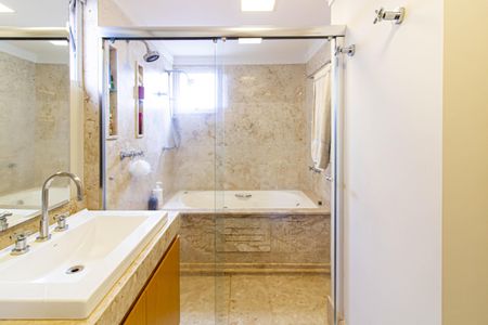 Apartamento à venda com 171m², 3 quartos e 3 vagasBanheiro da Suíte