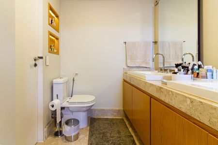 Apartamento à venda com 171m², 3 quartos e 3 vagasBanheiro da Suíte