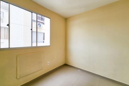 Quarto 1 de apartamento para alugar com 2 quartos, 44m² em Bonsucesso, Rio de Janeiro