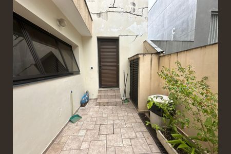 Casa de condomínio para alugar com 833m², 7 quartos e 6 vagasQuintal