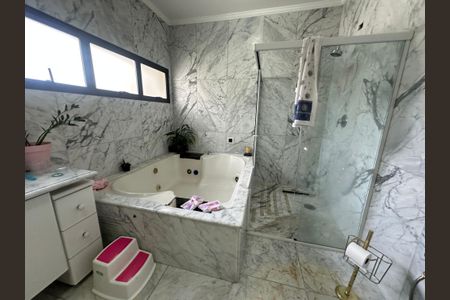 Casa de condomínio para alugar com 833m², 7 quartos e 6 vagasBanheiro da Suíte 4