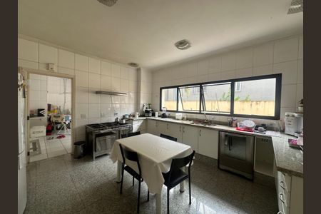 Casa de condomínio para alugar com 833m², 7 quartos e 6 vagasCozinha