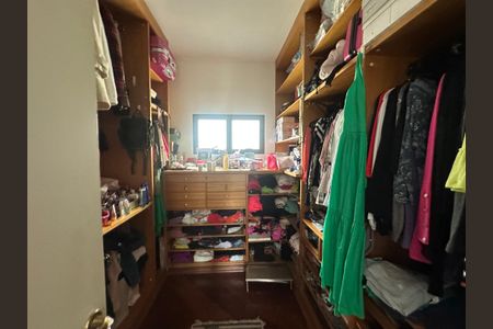 Casa de condomínio para alugar com 833m², 7 quartos e 6 vagasCloset da suíte 4