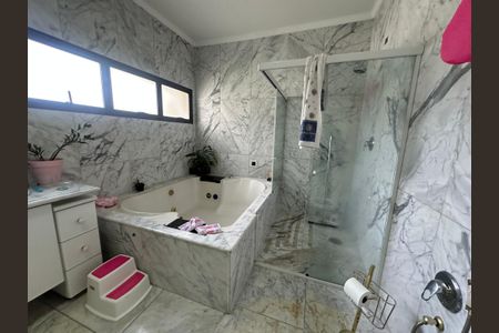 Casa de condomínio para alugar com 833m², 7 quartos e 6 vagasBanheiro da Suíte 4