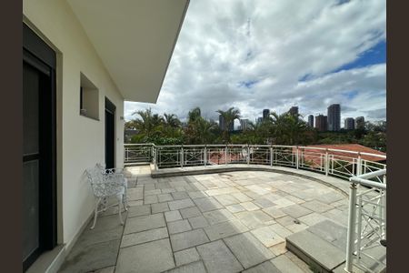 Casa de condomínio para alugar com 833m², 7 quartos e 6 vagasVaranda