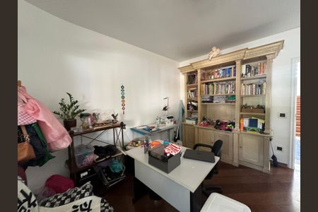 Casa de condomínio para alugar com 833m², 7 quartos e 6 vagasEscritório