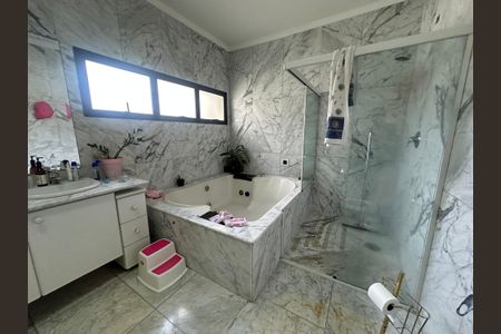 Casa de condomínio para alugar com 833m², 7 quartos e 6 vagasBanheiro da Suíte 4