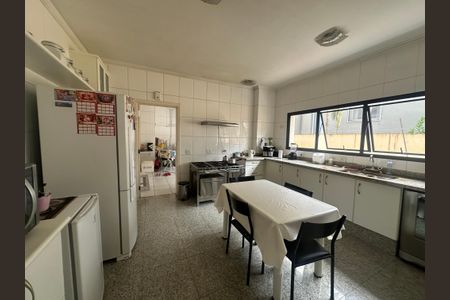 Casa de condomínio para alugar com 833m², 7 quartos e 6 vagasCozinha