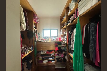 Casa de condomínio para alugar com 833m², 7 quartos e 6 vagasCloset da suíte 4