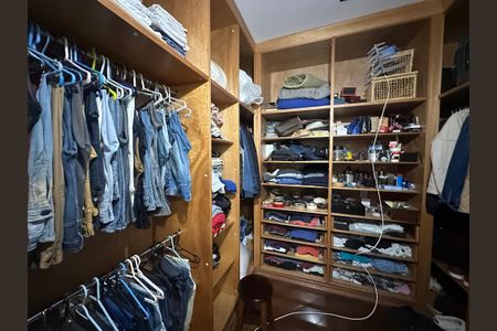 Casa de condomínio para alugar com 833m², 7 quartos e 6 vagasCloset da Suíte 5