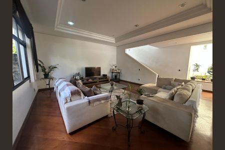 Casa de condomínio para alugar com 833m², 7 quartos e 6 vagasSala