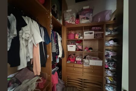 Casa de condomínio para alugar com 833m², 7 quartos e 6 vagasCloset da suíte 4