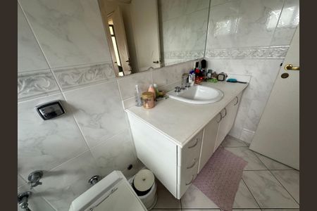 Casa de condomínio para alugar com 833m², 7 quartos e 6 vagasBanheiro da Suíte 3