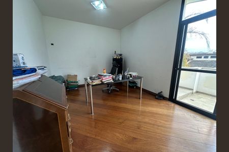 Casa de condomínio para alugar com 833m², 7 quartos e 6 vagasEscritório