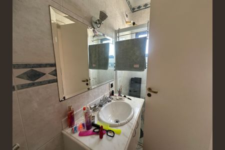 Casa de condomínio para alugar com 833m², 7 quartos e 6 vagasBanheiro da Suíte 1