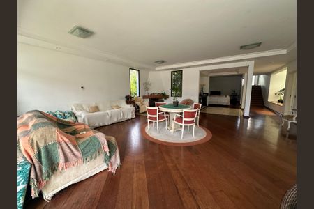 Casa de condomínio para alugar com 833m², 7 quartos e 6 vagasSala 2