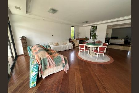 Casa de condomínio para alugar com 833m², 7 quartos e 6 vagasSala 2